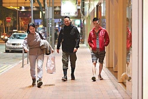 Vương Hỷ thoải mái khi bị bắt gặp đi với người tình