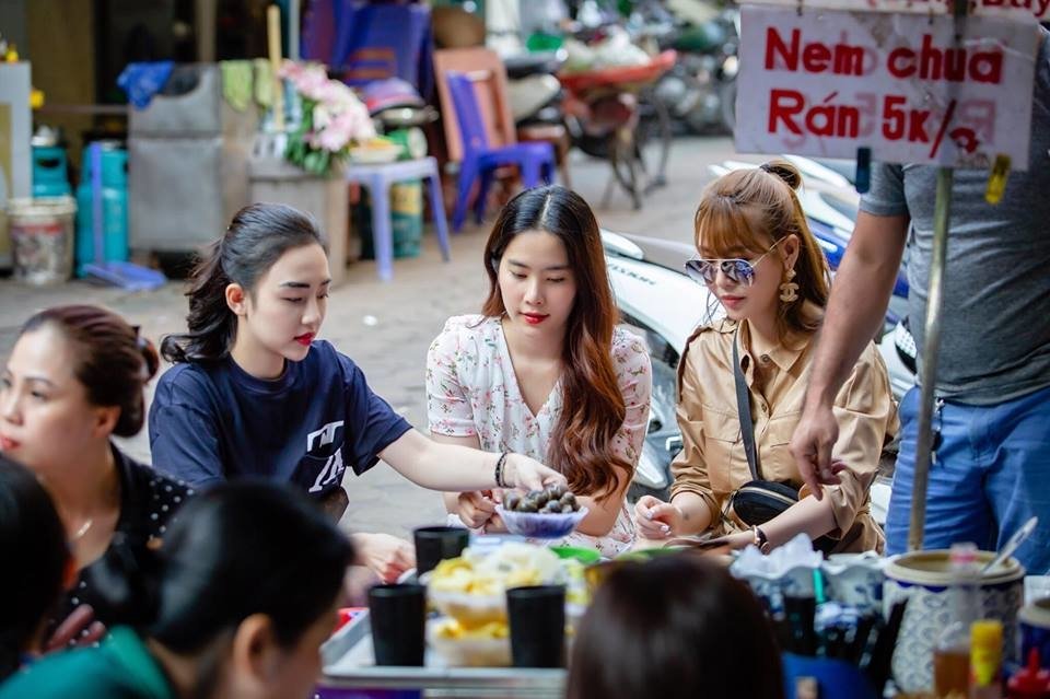 tuan-hung-bi-che-kem-sang-khi-dang-anh-chup-cung-que-van-va-nam-em-nhung-lai-nhac-den-truong-giang