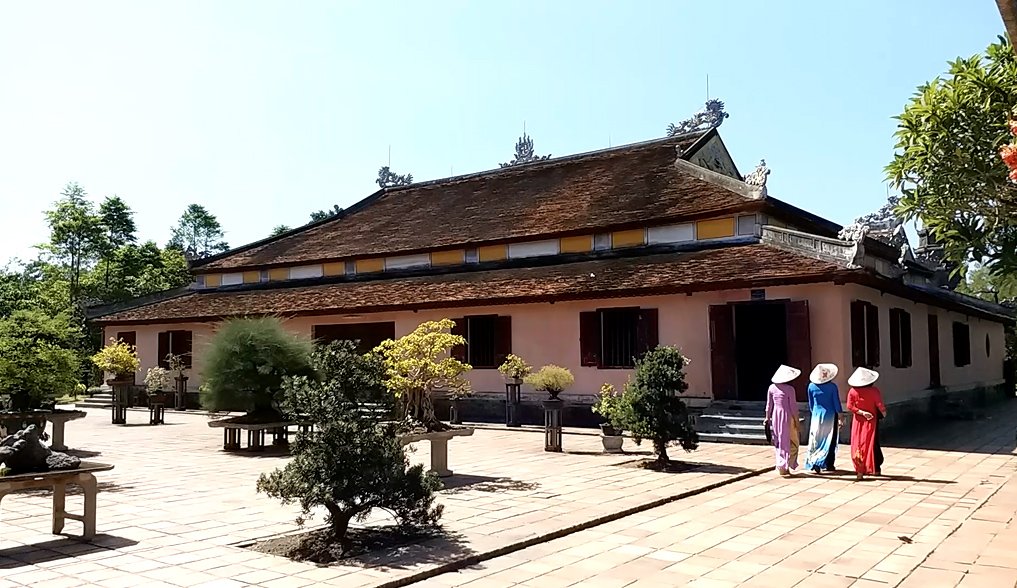 den-co-do-khong-tham-chua-nay-xem-nhu-chua-den-hue