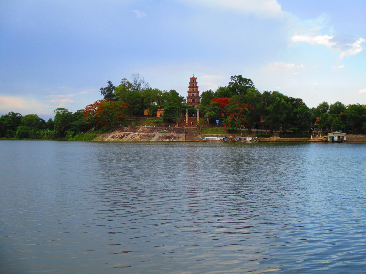 den-co-do-khong-tham-chua-nay-xem-nhu-chua-den-hue