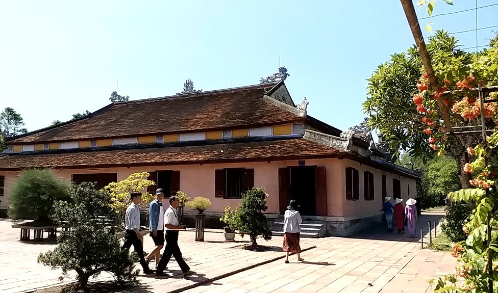 den-co-do-khong-tham-chua-nay-xem-nhu-chua-den-hue