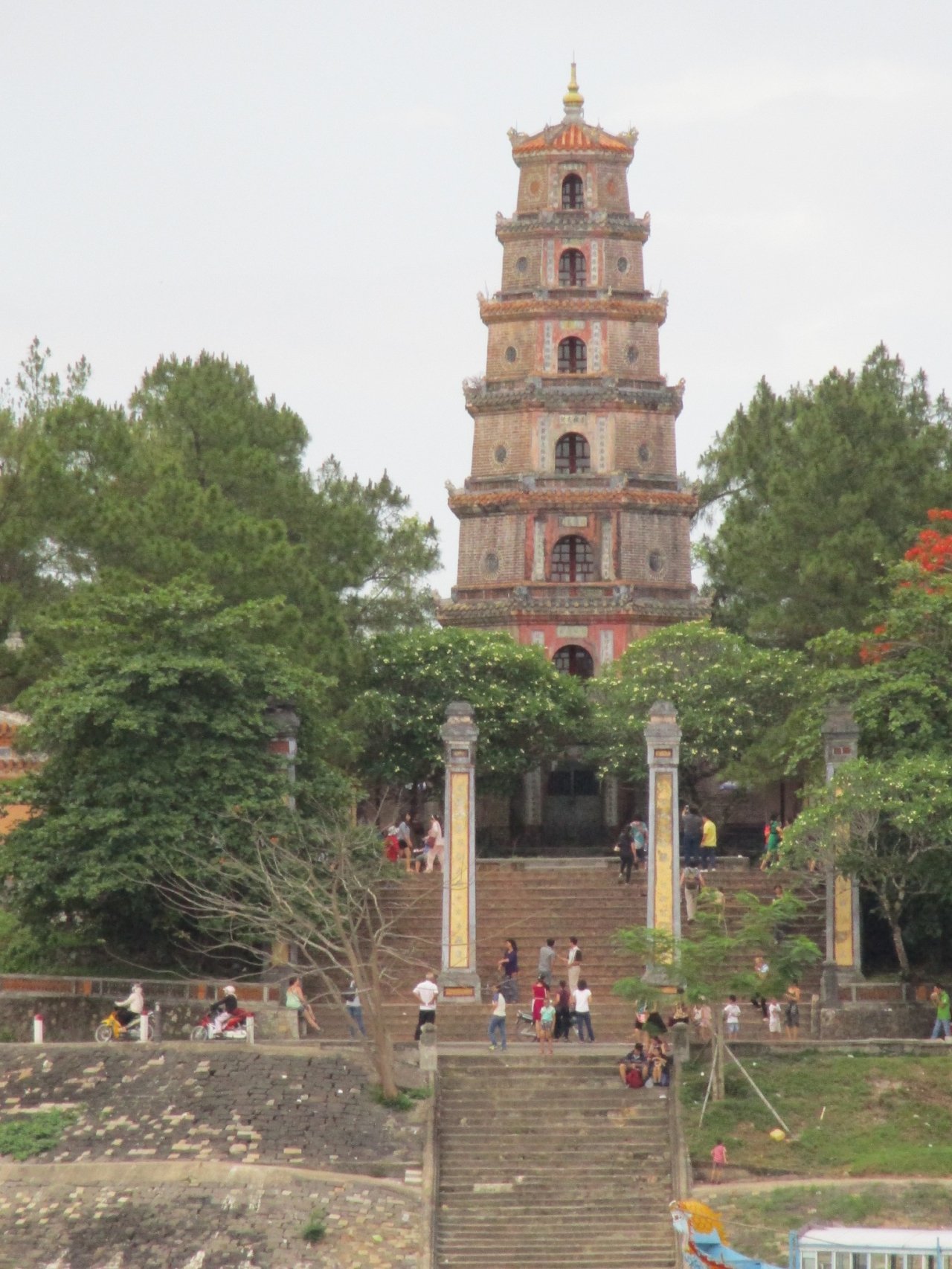 den-co-do-khong-tham-chua-nay-xem-nhu-chua-den-hue
