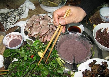 gs-tran-lam-bien-noi-an-thit-cho-khong-van-minh-la-sai-lam