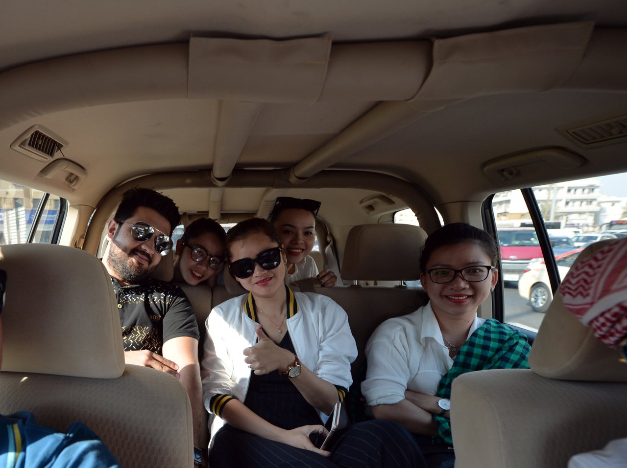 kham-pha-sa-mac-cat-nong-safari-bang-suv-land-cuirser