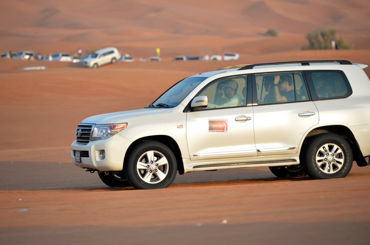 kham-pha-sa-mac-cat-nong-safari-bang-suv-land-cuirser