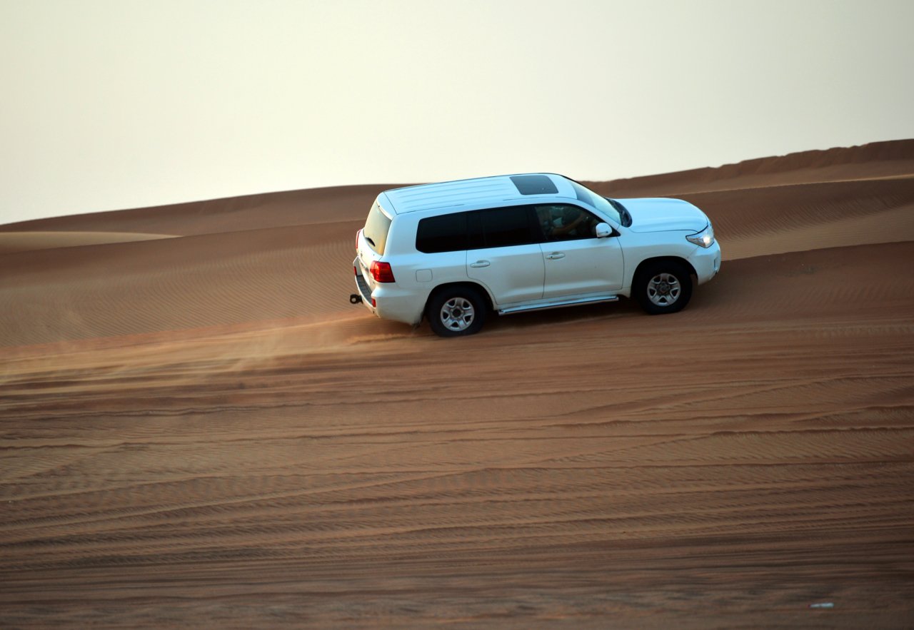 kham-pha-sa-mac-cat-nong-safari-bang-suv-land-cuirser
