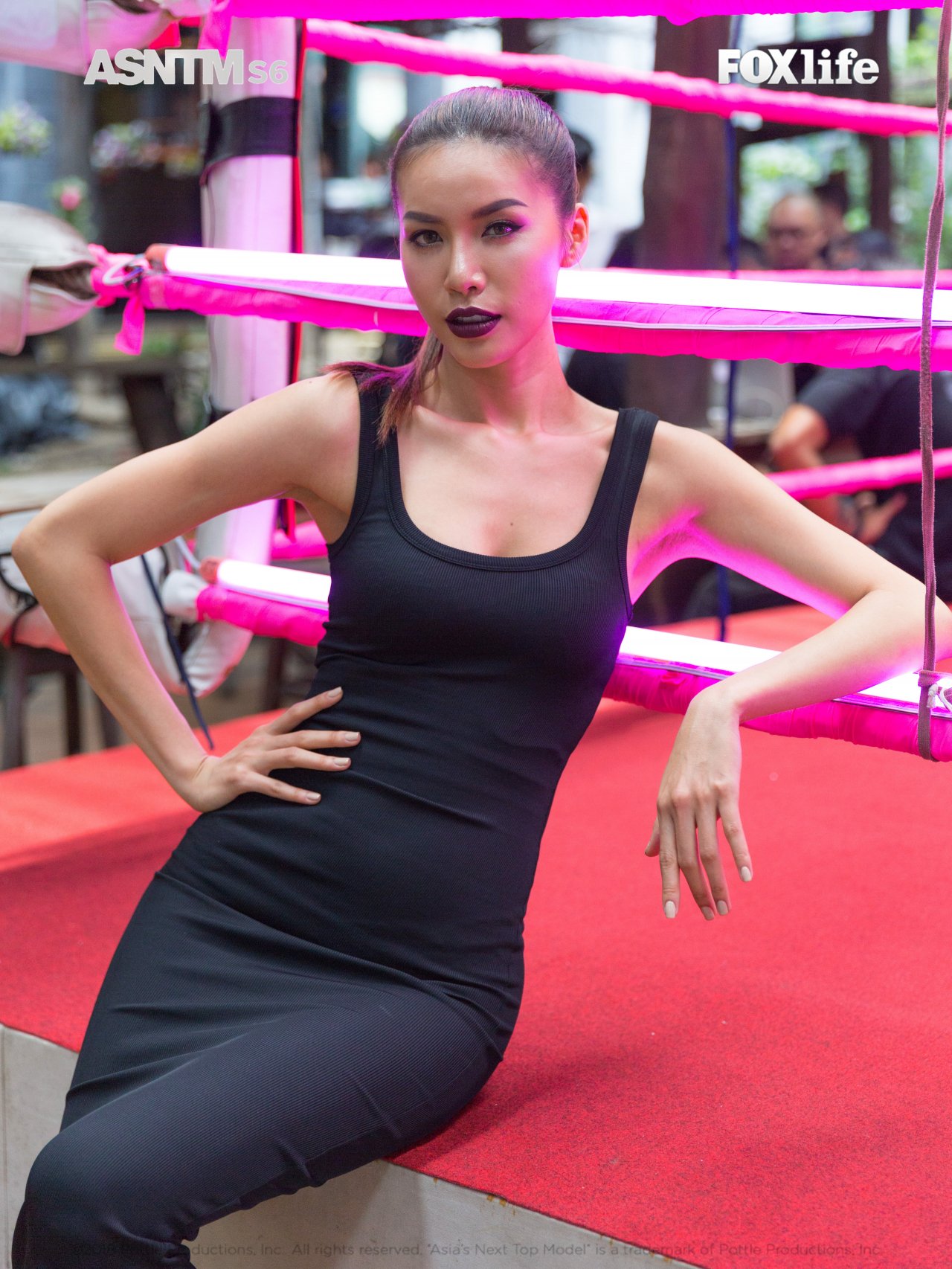 khong-con-la-hoa-hau-than-thien-minh-tu-khien-beauty-phai-bat-khoc-khi-thi-pham-thu-thach-chup-hinh