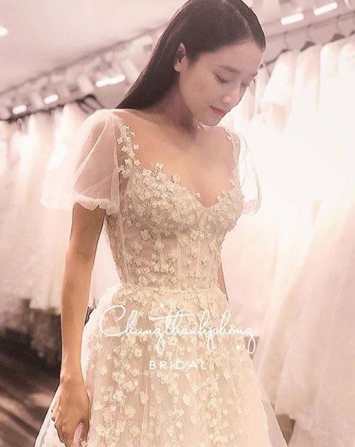 tu-nhung-on-ao-khong-dang-co-chuyen-tinh-nha-phuong-truong-giang-va-tran-thanh-hari-won-giong-nhau-den-la