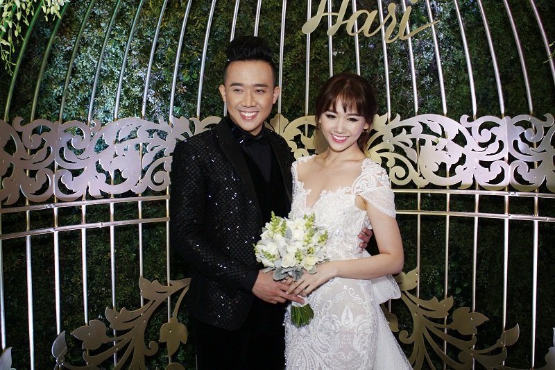 tu-nhung-on-ao-khong-dang-co-chuyen-tinh-nha-phuong-truong-giang-va-tran-thanh-hari-won-giong-nhau-den-la