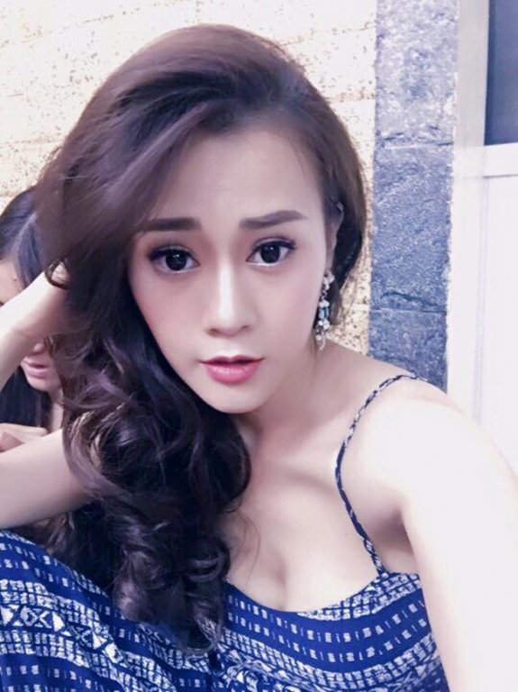 Trên phim kín đáo, không ngờ ngoài đời 