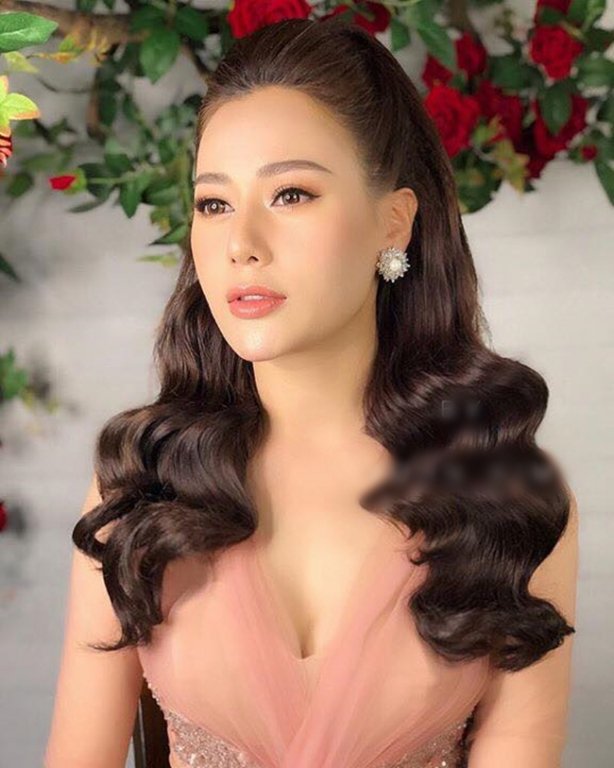 Trên phim kín đáo, không ngờ ngoài đời 