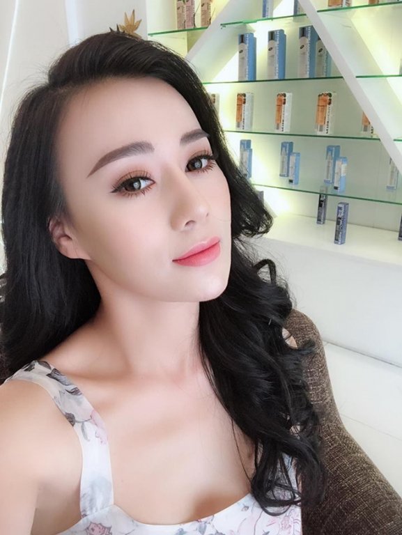 Trên phim kín đáo, không ngờ ngoài đời 