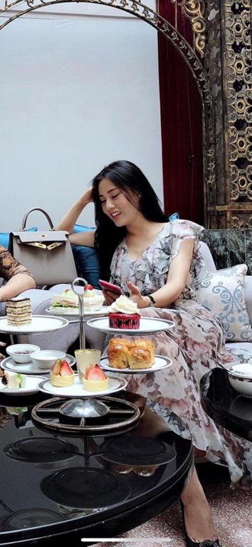 Trên phim kín đáo, không ngờ ngoài đời 