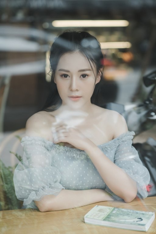 Trên phim kín đáo, không ngờ ngoài đời 