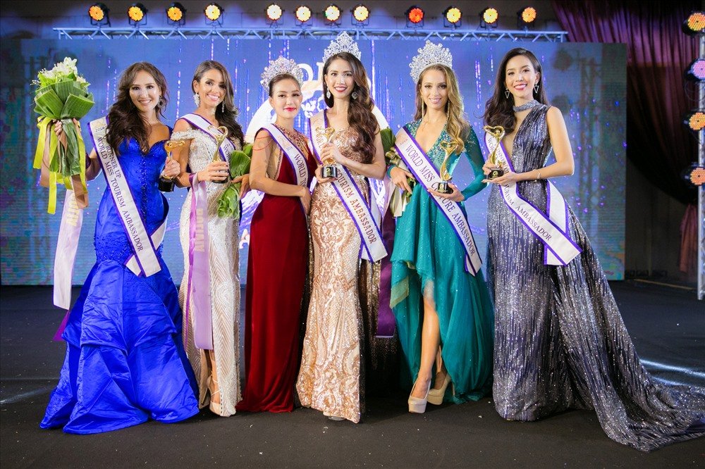chua-het-nam-2018-nhung-viet-nam-da-co-toi-7-nhan-sac-dang-quang-o-dau-truong-quoc-te-khien-cong-chung-tu-hao