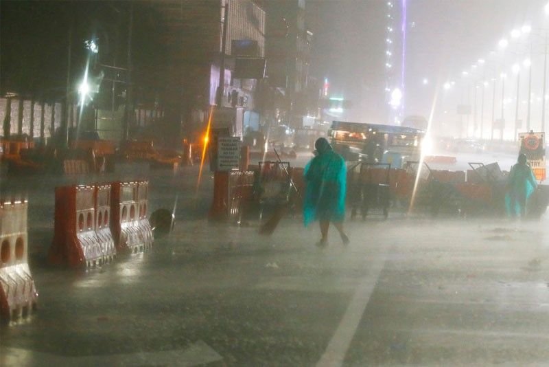nhung-hinh-anh-dau-tien-ve-sieu-bao-mangkhut-o-philippines