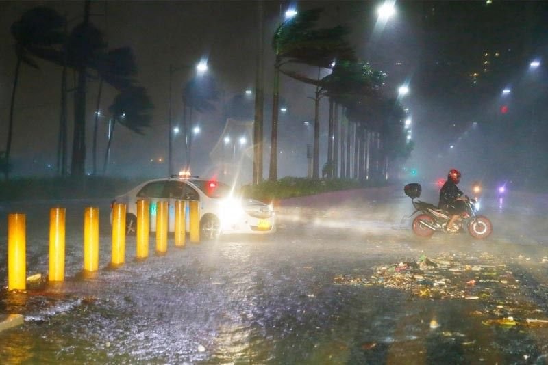 nhung-hinh-anh-dau-tien-ve-sieu-bao-mangkhut-o-philippines