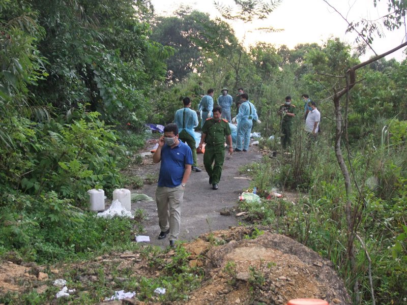 hai-nghi-pham-sat-hai-tai-xe-cuop-o-to-roi-phi-tang-xac-xuong-vuc-sau-doi-dien-hinh-phat-nao