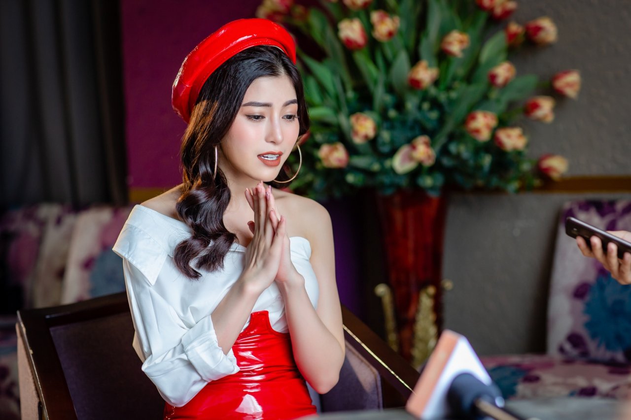 quan-quan-the-voice-tran-ngoc-anh-lam-nguoi-thu-3-trong-mv-dau-tay
