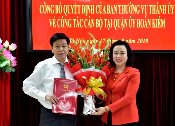 ba-ngo-thi-thanh-hang-trao-quyet-dinh-bo-nhiem-ong-duong-duc-tuan-anh-vgp