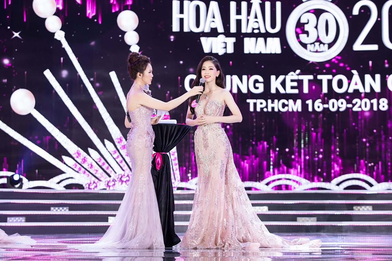 hoa-khoi-kep-bui-phuong-nga-chinh-la-nhan-sac-khien-dan-tinh-tiec-nuoi-nhat-hoa-hau-viet-nam-2018