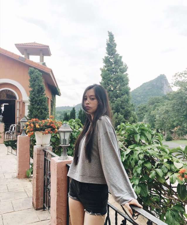 ngam-loat-anh-mat-moc-xinh-hon-luc-trang-diem-cua-tan-hoa-hau-viet-nam-2018-tran-tieu-vy