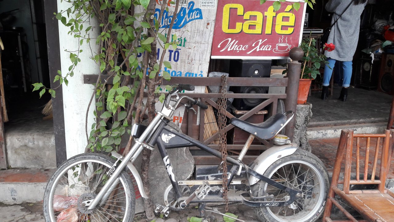 quan-cafe-nep-ben-bo-ho-tay-goi-ve-nhung-am-thanh-cua-qua-khu