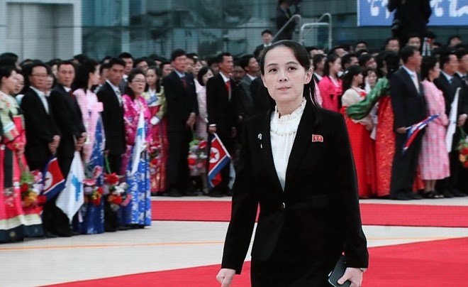 anh-ong-kim-cung-nhieu-nguoi-trieu-tien-ra-san-bay-don-tong-thong-han-quoc