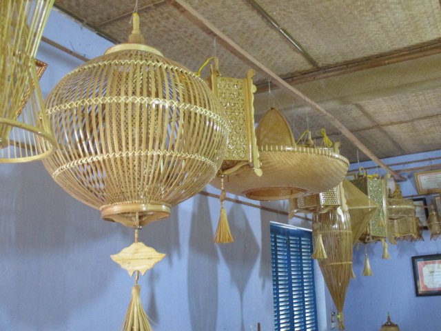 nhung-mon-hang-luu-niem-cuc-chat-danh-cho-du-khach-khi-den-tham-quan-hue