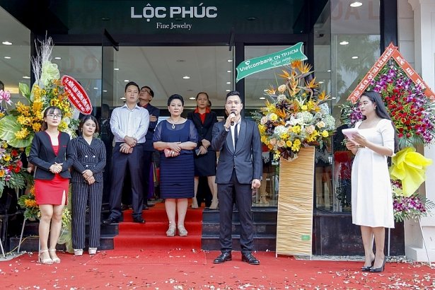 Lần đầu Việt Nam có siêu thị trang sức cao cấp