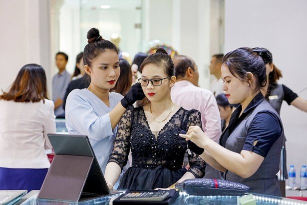 Lần đầu Việt Nam có siêu thị trang sức cao cấp