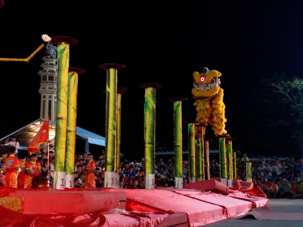 man-nhan-voi-nhung-chu-lan-bay-luon-tren-khong