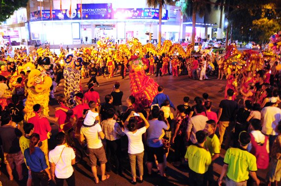 goi-y-dia-diem-an-choi-dip-trung-thu-cho-cac-cap-doi-dong-tinh-o-ha-noi