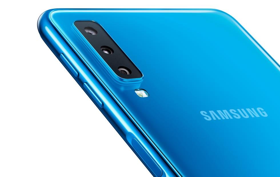 samsung-ra-mat-galaxy-a7-voi-3-camera-sau