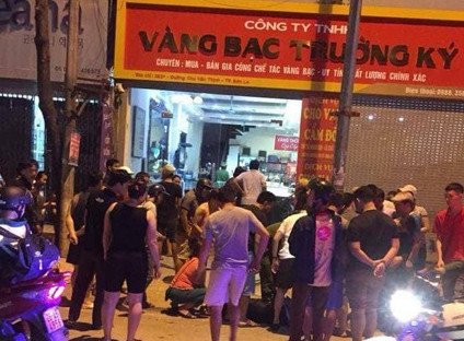 tin-moi-vu-3-doi-tuong-di-o-to-cuop-tiem-vang-o-son-la