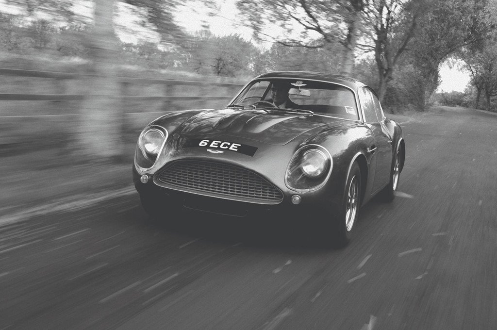 Aston Martin bán siêu xe theo cặp, giá 8 triệu USD