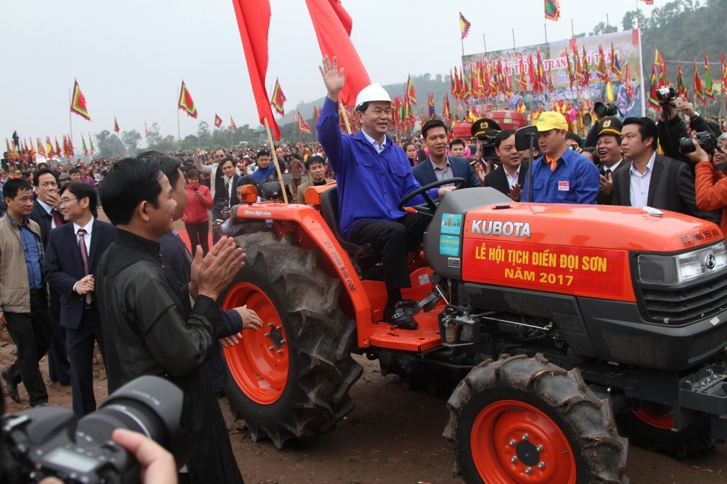 chu-tich-nuoc-tran-dai-quang-nhung-khoanh-khac-an-tuong-voi-nguoi-dan-va-ban-be-quoc-te