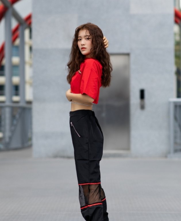 quen-ngoc-trinh-di-han-sara-moi-la-cai-ten-so-huu-vong-2-thon-gon-nhat-vbiz