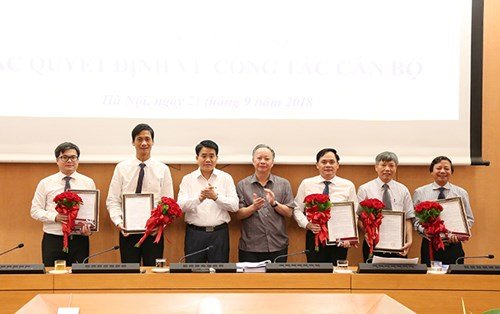 bo-nhiem-nhan-su-tai-quoc-hoi-van-phong-chinh-phu-quang-ngai-hung-yen-an-giangchu-tich-ubnd-tp-nguyen-duc-chung-trao-quyet-dinh-bo-nhiem-bo-nhiem-lai-mot-so-lanh-dao-anh-cgtdt-tp-ha-noi