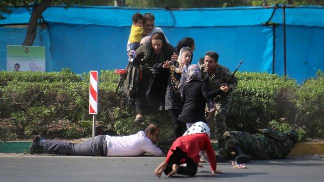 Xảy ra tấn công khủng bố trong lễ diễu binh ở Iran