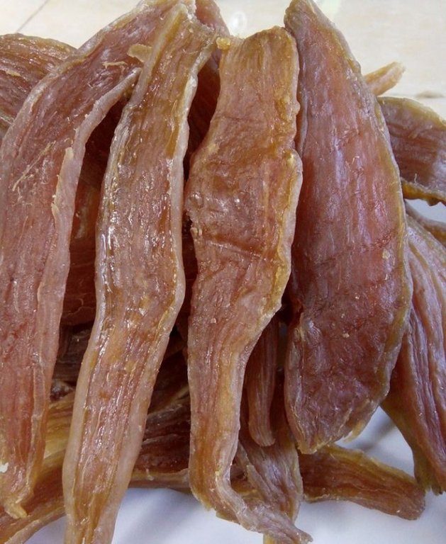 Món ăn có cái tên dễ gây hiểu lầm: khoai deo - nhai muốn gãy răng và là niềm tự hào của người dân Quảng Bình