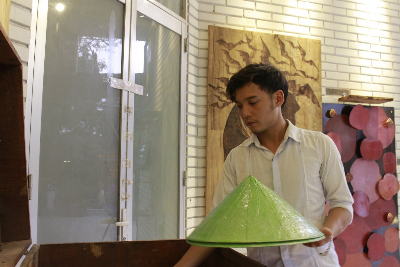 chiem-nguong-nhung-chiec-non-lam-tu-sen-mong-manh