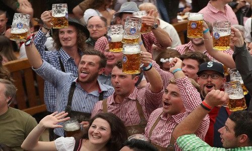 Choáng ngợp lễ hội bia lớn nhất thế giới Oktoberfest tại Đức