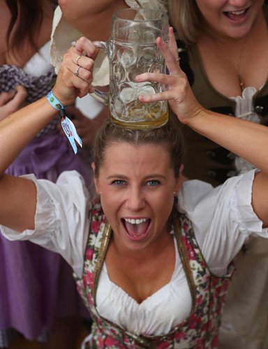 Choáng ngợp lễ hội bia lớn nhất thế giới Oktoberfest tại Đức