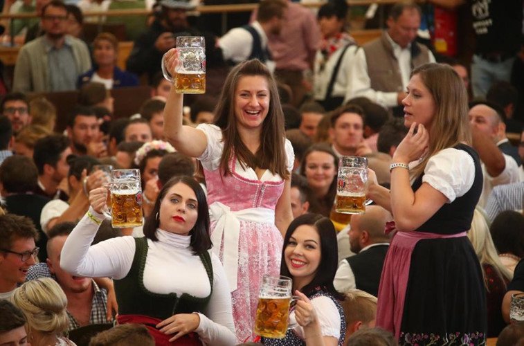 Choáng ngợp lễ hội bia lớn nhất thế giới Oktoberfest tại Đức