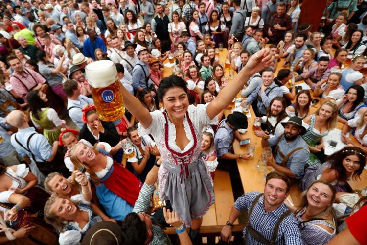 Choáng ngợp lễ hội bia lớn nhất thế giới Oktoberfest tại Đức