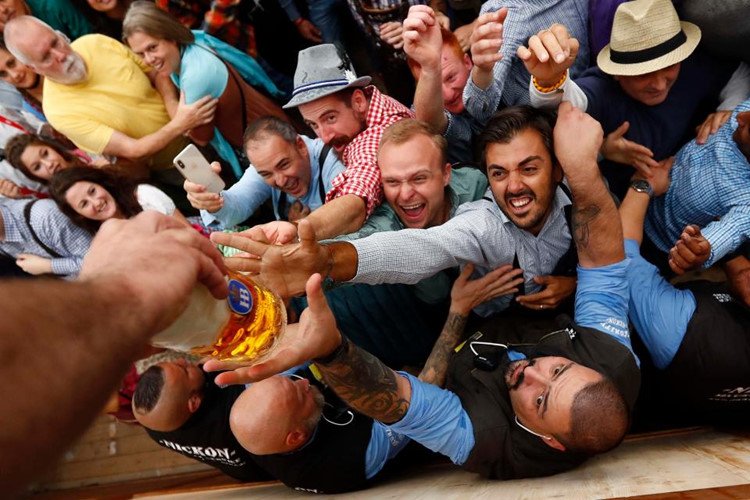 Choáng ngợp lễ hội bia lớn nhất thế giới Oktoberfest tại Đức