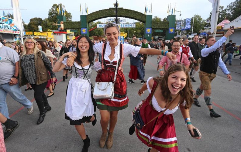 Choáng ngợp lễ hội bia lớn nhất thế giới Oktoberfest tại Đức