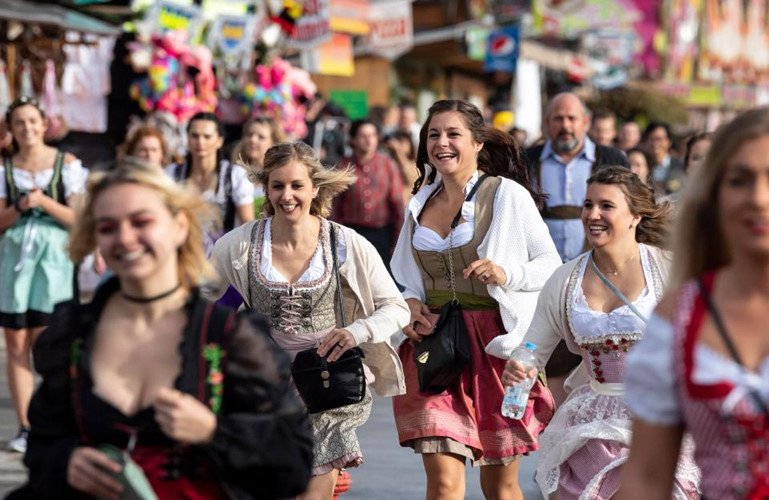 Choáng ngợp lễ hội bia lớn nhất thế giới Oktoberfest tại Đức