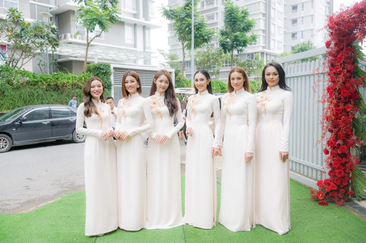khong-rieng-lan-khue-dan-phu-dau-guong-mat-quen-thuoc-cung-chiem-spotlight-tren-mang-xa-hoi-voi-nhan-sac-chat-chem